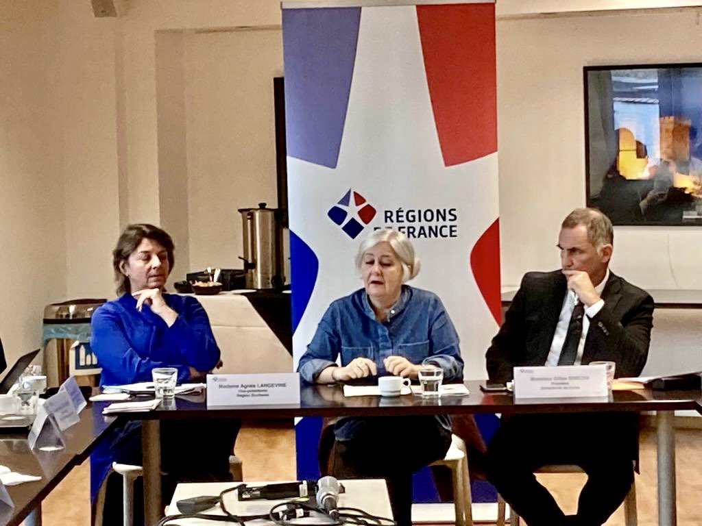 Regionsdefrance's tweet image. Déplacement de la Commission #TransitionÉcologique de @Regionsdefrance à #Bruxelles sur les enjeux du Pacte vert européen 👉le président @gilesSimeoni et les élus ont porté la voix des Régions pour un dialogue plus nourri avec les acteurs régionaux et locaux✅
(1/2)⬇️