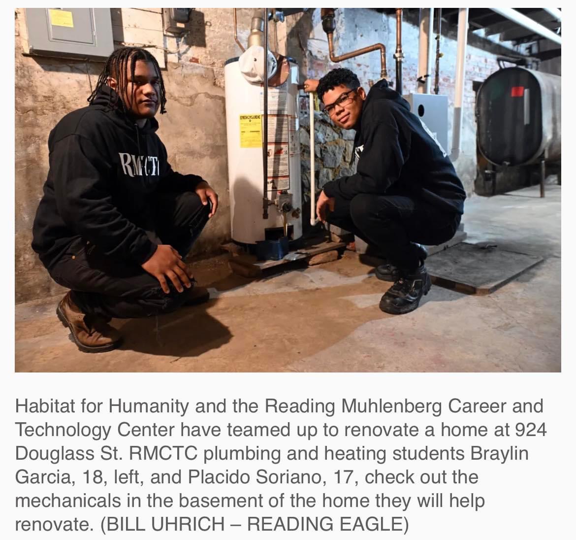 RdgMuhlCTC's tweet photo. RMCTC students are teaming up with Habitat for Humanity of Berks County to renovate a house at 924 Douglass St!

Students will remodel the kitchen &amp; bathroom, upgrade to more energy-efficient windows, replace the boiler and undertake other tasks.

📷: Reading Eagle https://t.co/XFrLulRU15