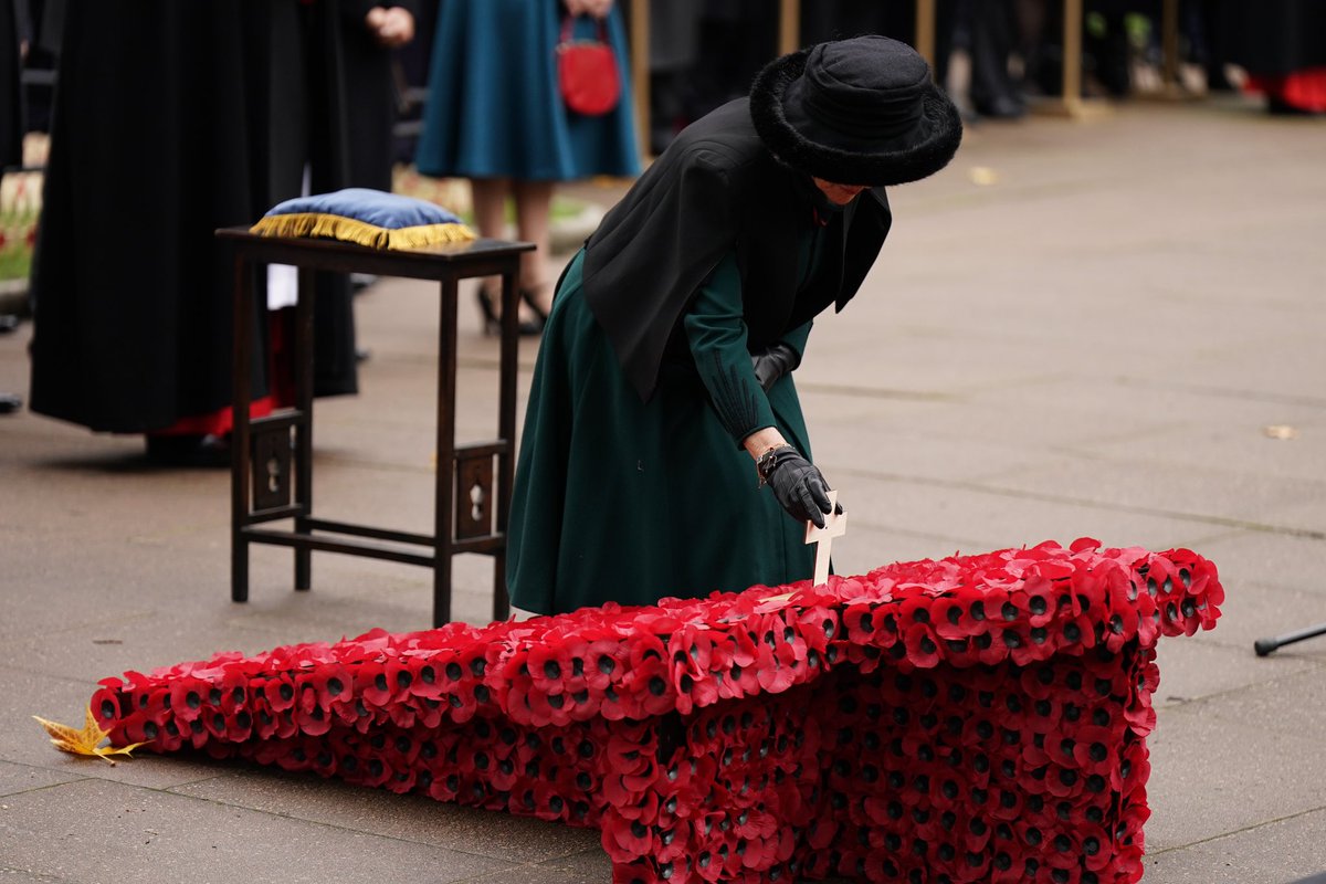 RoyalFamily's tweet photo. At the 95th Field of Remembrance this morning, The Queen planted a Cross of Remembrance and met veterans and serving military personnel at Westminster Abbey.

Since 1928, the land outside @wabbey has been used as a place for people to plant a cross in memory of a loved one. https://t.co/E7bi9tdL9p