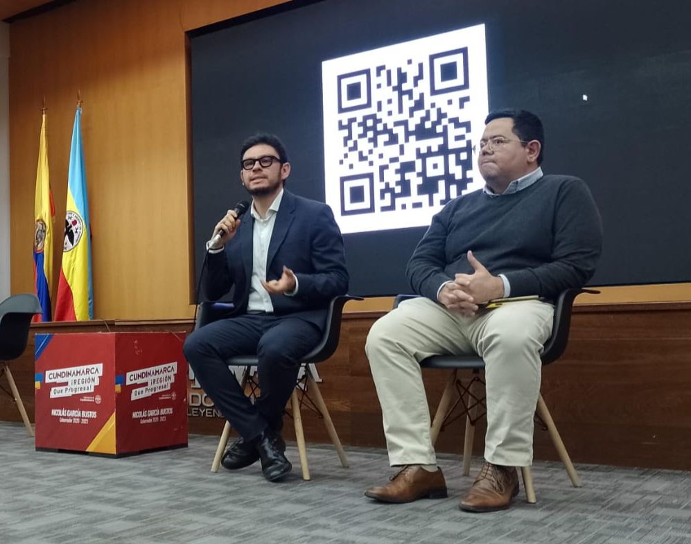 CAMACOLBOGOTA's tweet photo. #ParticipaciónGremial / #AEstaHora el director de Estudios Urbanos de #CamacolByC, @giovanni0107, habla sobre la experiencia en el uso de la plataforma de #ContrataciónPública, una herramienta que aporta transparencia a los procesos.

#SemanaInfraestructuraICCU https://t.co/MIf8CNzkpq