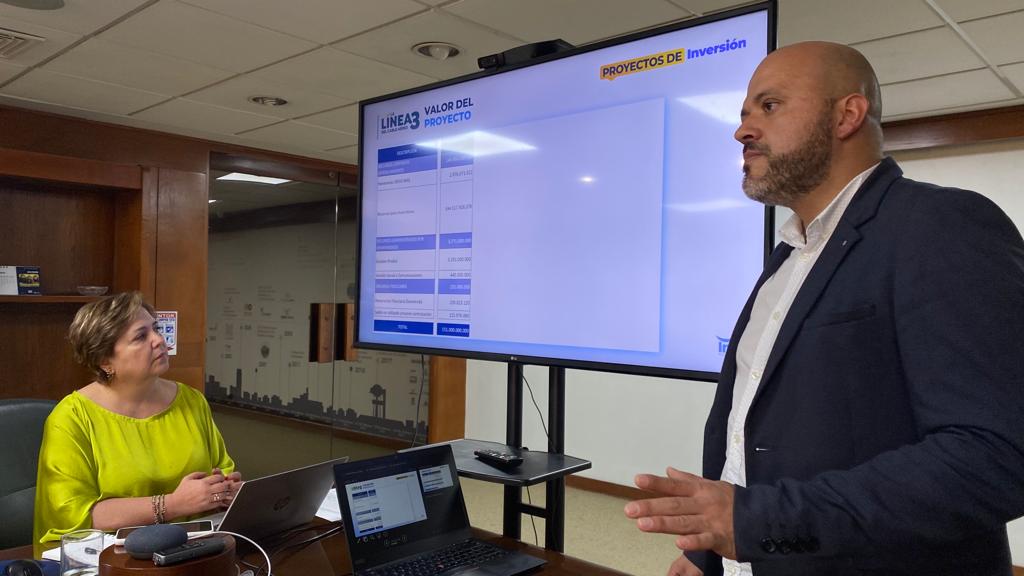 Infi_Manizales's tweet photo. #Empalme | Comenzamos con el gobierno municipal entrante un ejercicio riguroso y respetuoso de empalme institucional. A los cuatro delegados del alcalde electo, entregamos toda la información de la entidad, desde sus orígenes, hasta los grandes logros obtenidos a la fecha. https://t.co/PzBk4yI2OZ