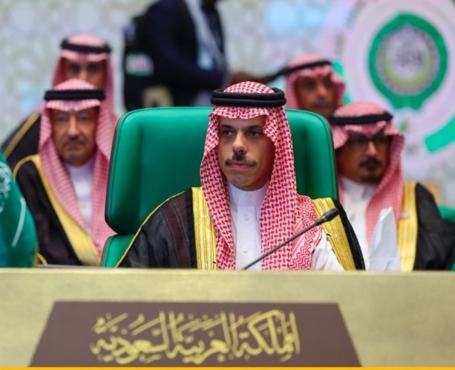 بيان وزراء الخارجية العرب :

- إدانة الاحتلال الإسرائيلي وعدوانه على قطاع #غزة والدعوة إلى محاسبته على جرائمه ضد الشعب الفلسطيني ورفض إعادة احتلال إسرائيل لقطاع غزة و أية أراض فلسطينية أخرى.
- رفض أية ترتيبات أمنية أو عسكرية أو سياسية دولية ما بعد انتهاء الحرب على غزة تستبعد