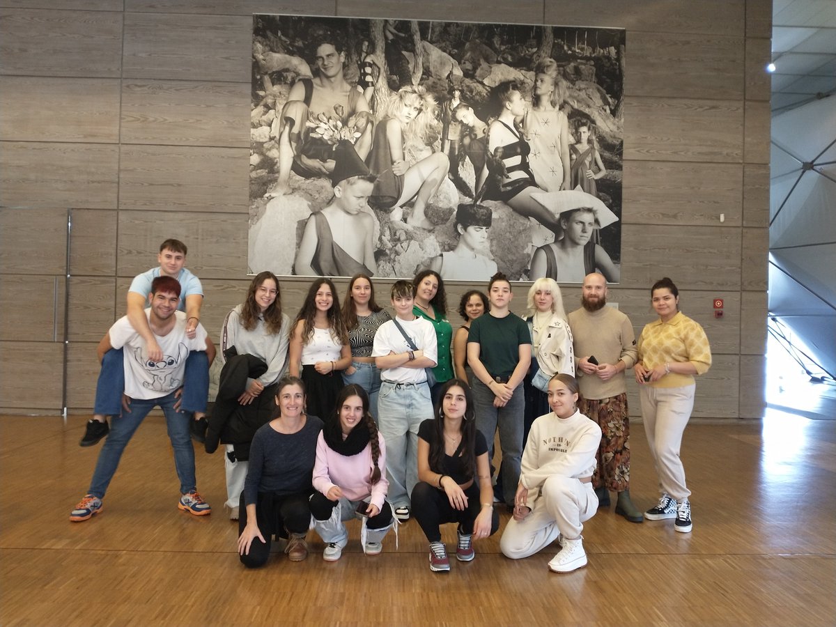 A todo trapo por Madrid
El día 2 y 3 de noviembre el grupo de 2ºGM de Confección y Moda visto el @museodeltraje, el establecimiento de tejidos Julián López y la @realfabricatapices, todas ellas en Madrid.
@cidonibanetextil