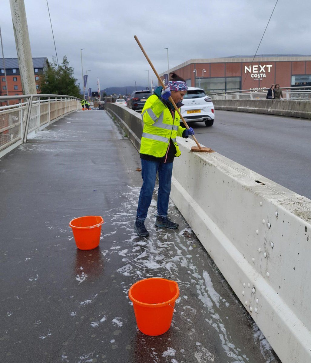 Staff from the Benefact Group on a Corporate Day working between Hempstead &amp; St Ann’s bridges on the #Gloucester &amp; #Sharpness Canal. Despite the rain, they did a fantastic job litter picking and washing the bridges. Many thanks folks! 🙏 <a href="/benefactgroup/">Benefact Group</a> #VolunteerByWater