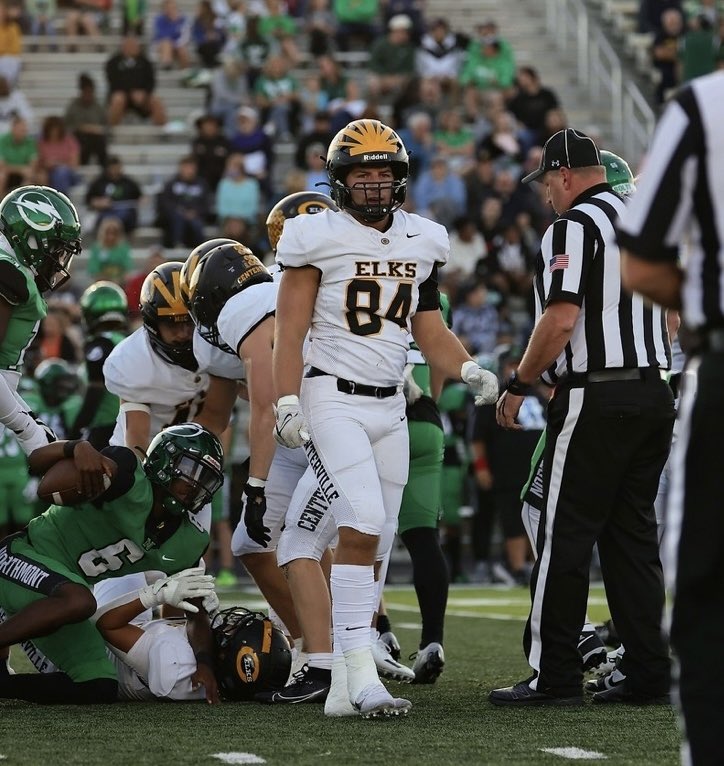 Junior Season Highlights

63 TOT
10 TFL
4 Sacks
6 QB H
2 PBU
2nd Team All GWOC

hudl.com/v/2MV4L8