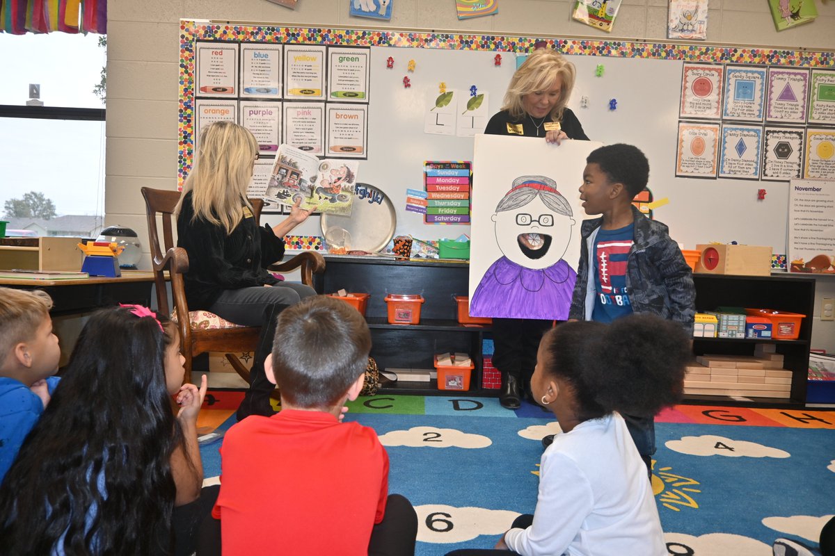 NettletonSTEAMe's tweet image. Our Pre-K students were treated to a special guest reader this morning. Mrs. Copenhaver, our mayor's wife, read "There Was an Old Lady Who Swallowed a Turkey." As you can see our students loved this interactive book. Thank you for visiting with us!!
#STEAMe #GuestReader