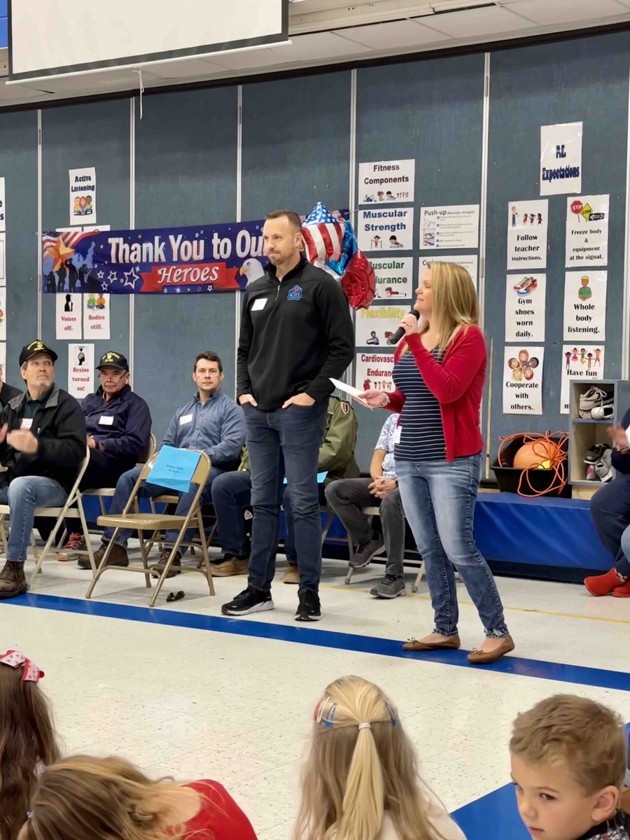 CUSD200's tweet photo. Happy Veterans Day from Pleasant Hill Elementary! Great job, Mustangs, and thank you for your donations to the Midwest Shelter for Homeless Veterans! #YourCommunitySchools https://t.co/Plrkz5wzRH
