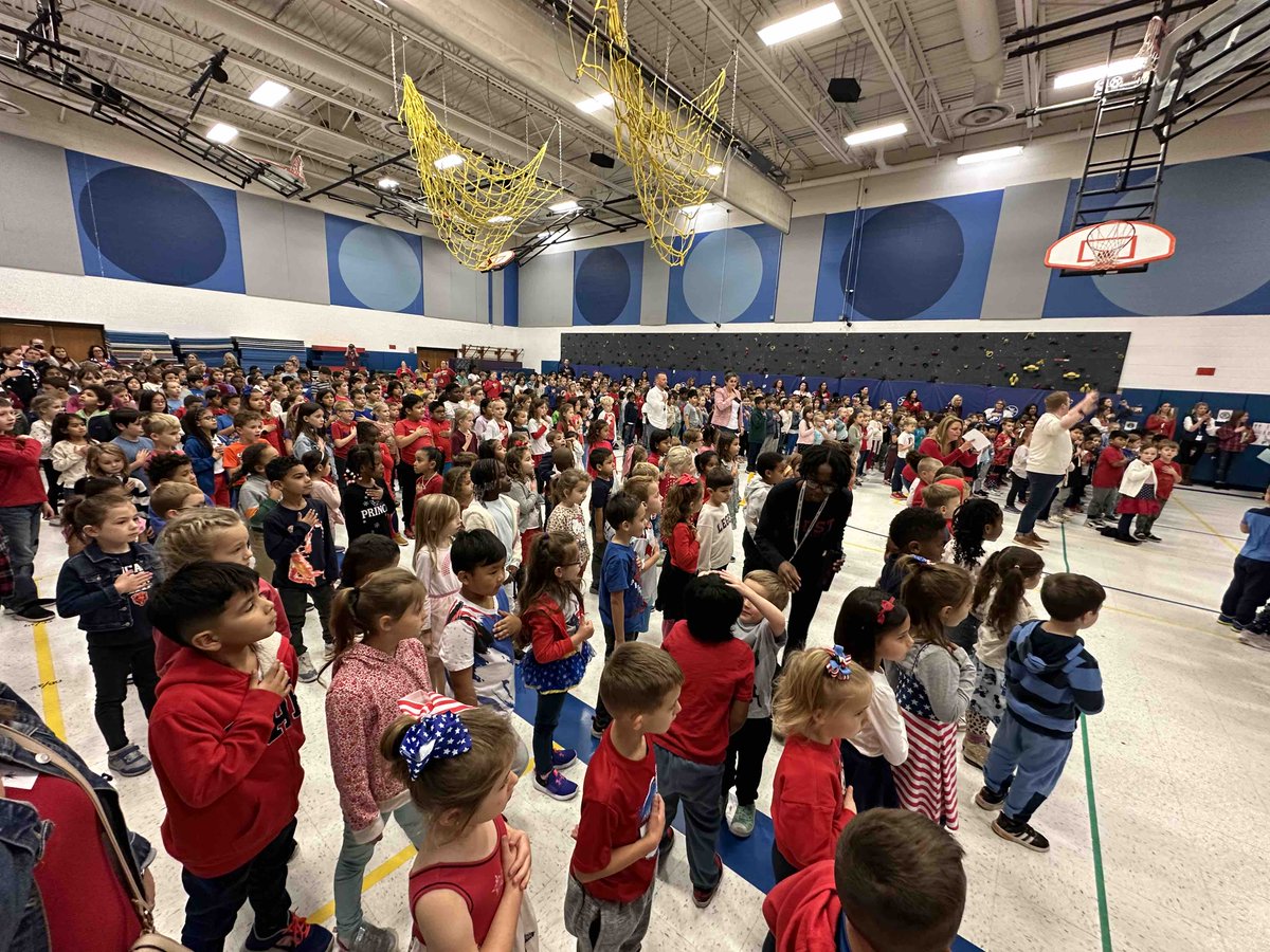 CUSD200's tweet photo. Happy Veterans Day from Pleasant Hill Elementary! Great job, Mustangs, and thank you for your donations to the Midwest Shelter for Homeless Veterans! #YourCommunitySchools https://t.co/Plrkz5wzRH