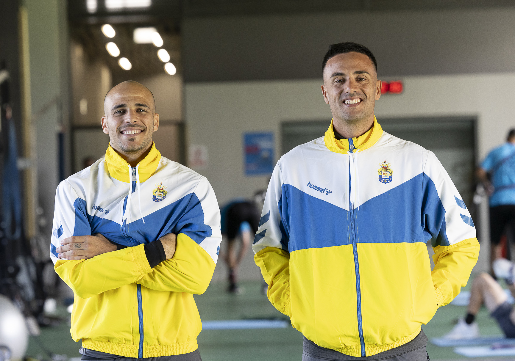 UD Las Palmas on X Estrenamos chandal en la coleccion retro 2023 24 Ya disponible en nuestra tienda oficial. Ven a por el tuyo Horario de apertura acceso por Grada