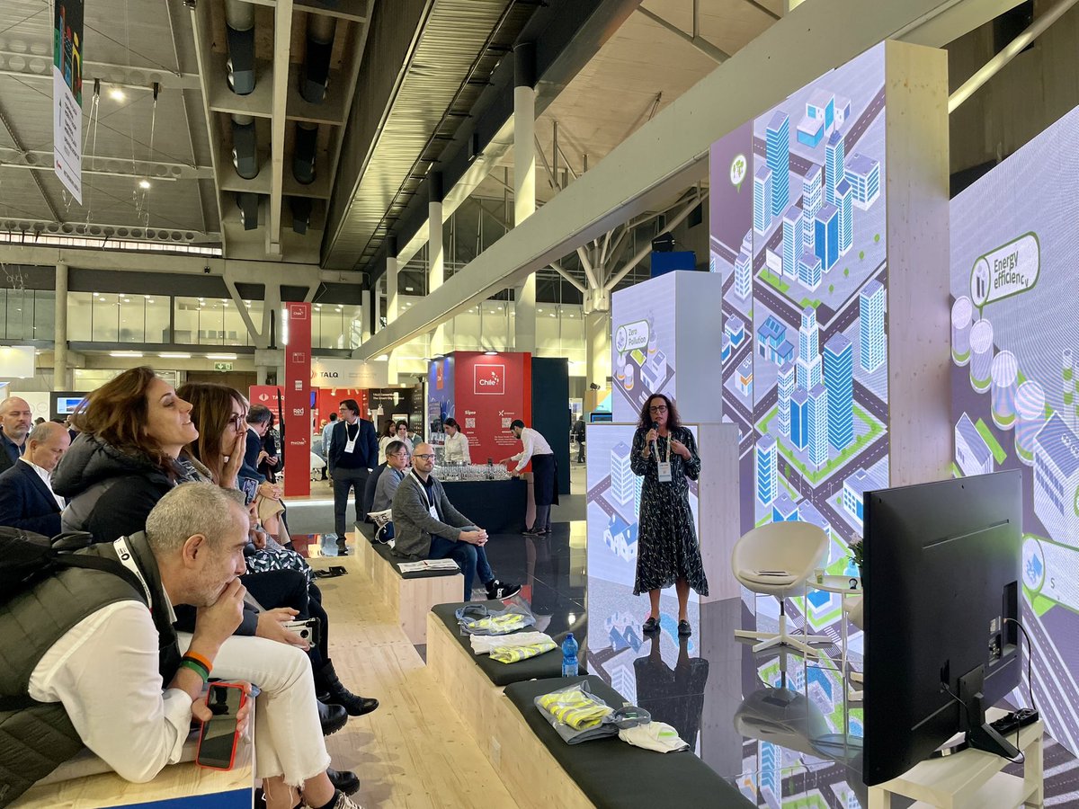 comunevenezia's tweet image. 🌎 Si chiude lo Smart City Expo World Congress #SCEWC23 di Barcellona, dedicato allo sviluppo urbano #sostenibile, a cui il Comune di Venezia ha partecipato insieme a #PonMetro!

🗣️ Nel corso dell’evento è stato presentato il progetto “Pronto intervento sociale” (PrIS) come una