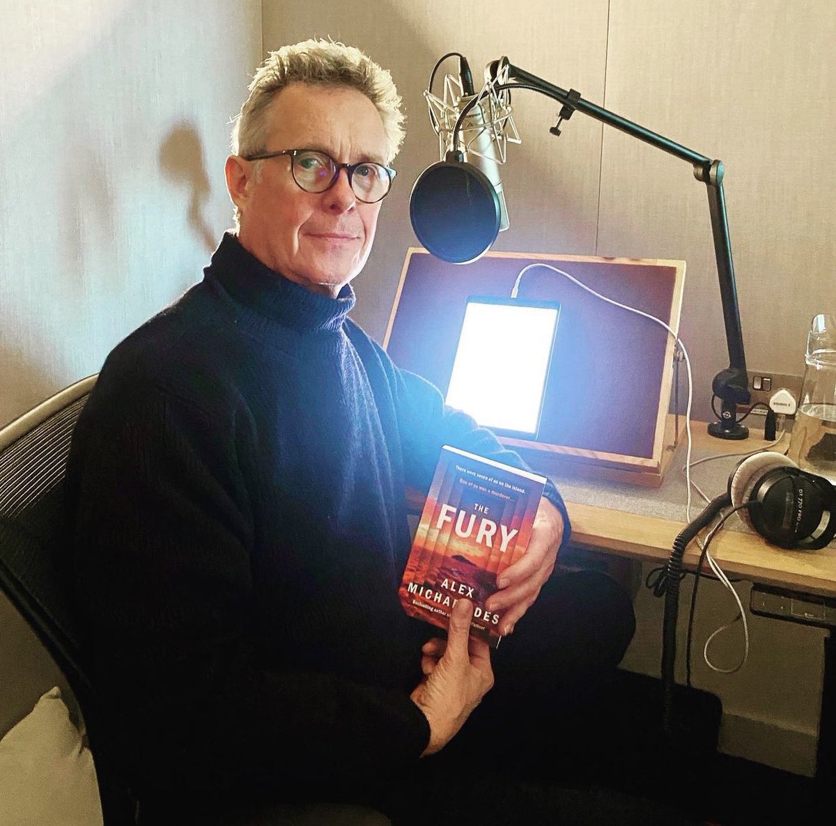 I'm so pleased to share that the incredible English actor Alex Jennings will be narrating the audiobook of my new novel THE FURY (January 2024). He was one of the actors in my head when I wrote the book, so I couldn’t be happier.  alexmichaelides.com/the-fury/#orde…