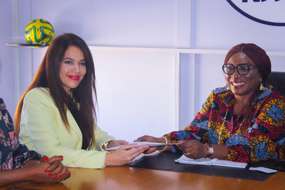 TNFCNG's tweet photo. @TheNWFL @NkechiOnkem @EyaESSIF @UnTownsAgency This partnership aims to provide financial and technical assistance to strengthen NWFL's capabilities, expertise, and resources for the betterment of young girls through football. /5 https://t.co/3iSi24oJXz