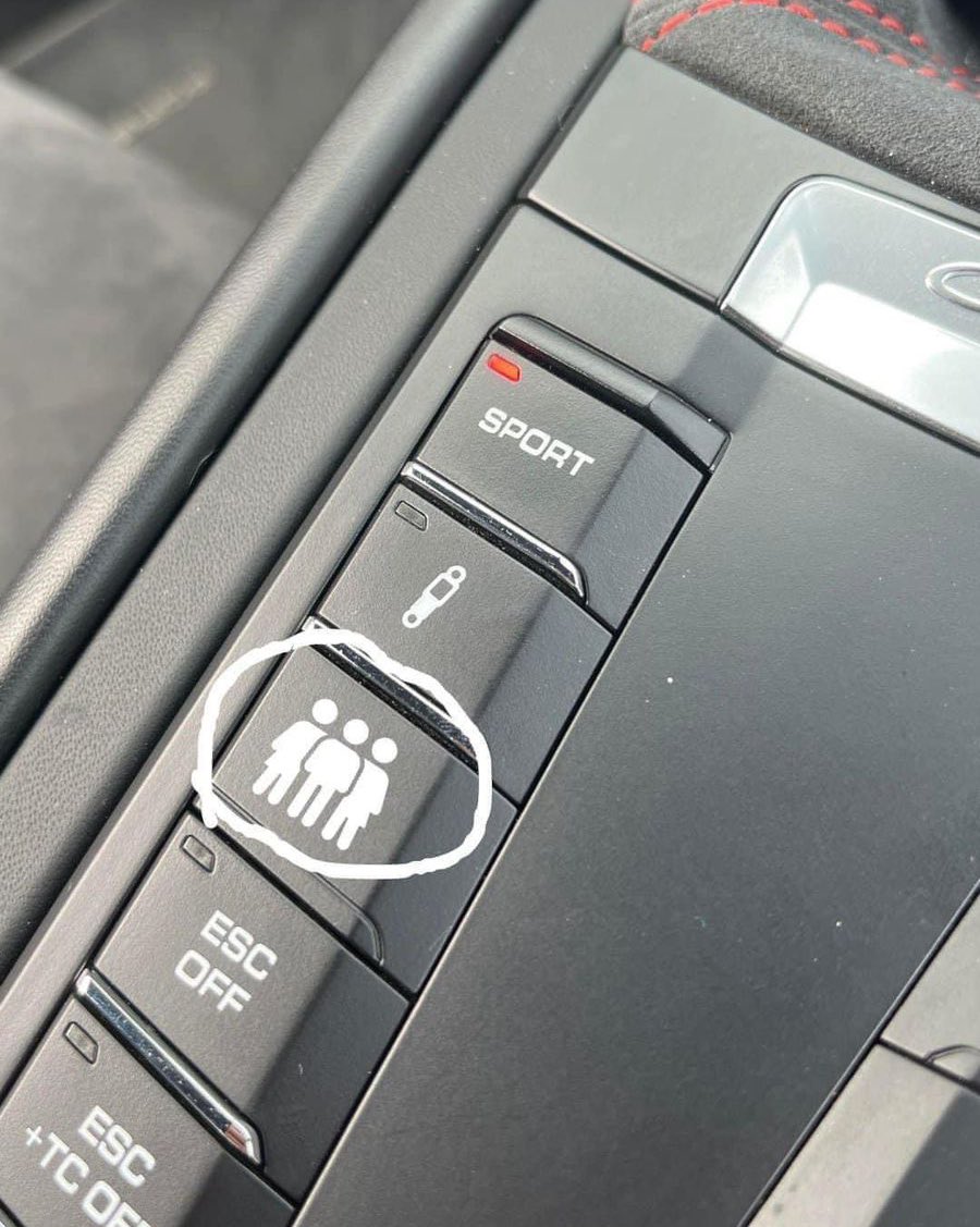 ¿Que hace este botón? 🙊😏