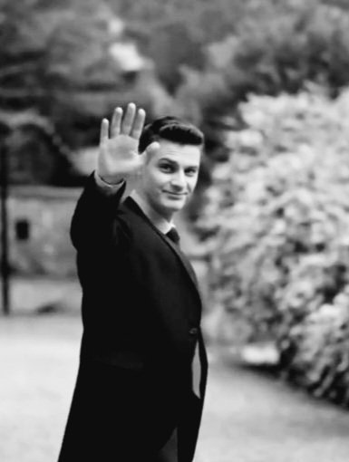 DarlingYesm's tweet image. Kalbimde bir yerde bir orman yanıyor
Bıraktığın şarkılar sahipsiz susuyor
Şiirler hep dargın, dualar şifasız
Ömrüme mıhlanmış bir cümle
Kül olur kalbindeki zamanla
Yana yana, yana yana🥀🥀  
  
HOŞÇAKAL KEREMONUR🥀💔 #KanÇiçekleri #BarKer #DilBar