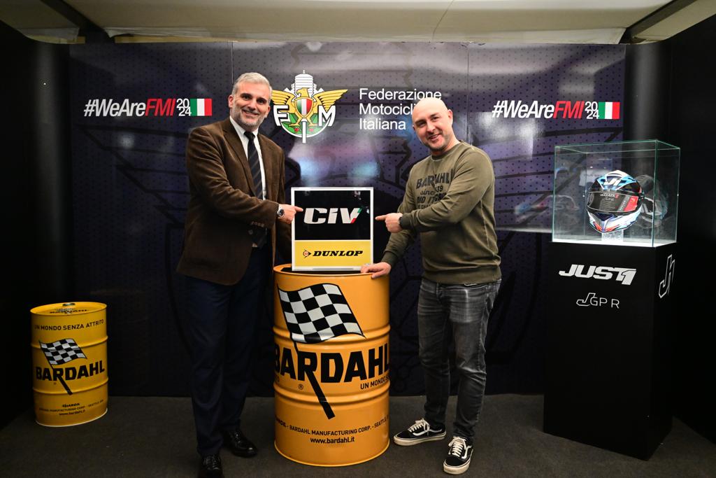 Ad <a href="/official_eicma/">EICMA</a> annunciato l'accordo con Maroil <a href="/bardahlitalia/">bardahl italia</a> come Official Sponsor del Dunlop CIV 2024-2025 

ℹ civ.tv/maroil-bardahl…

#WeAreFMI #federmoto #Eicma2023