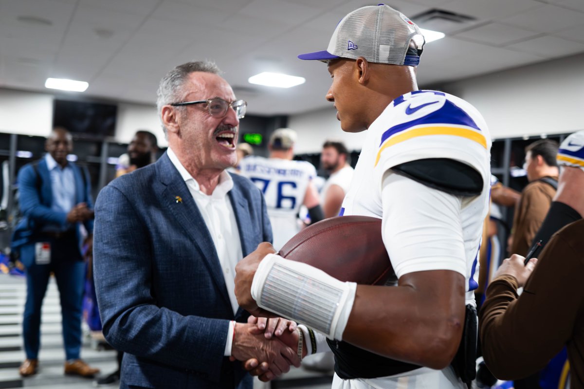 BookofEllis's tweet image. NEW: It&apos;s 4:30 pm ET Sunday, and Joshua Dobbs just led the first game-winning drive of his NFL career. A week ago, he was 1,800 miles away inside an Arizona locker room focused on quarterbacking the Cardinals.

Inside the wildest 169 hours of Dobbs&apos; life  vikings.com/news/joshua-do…