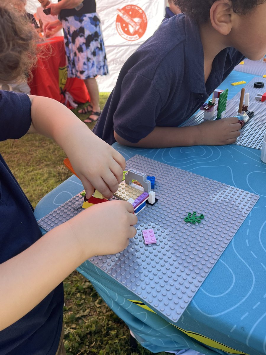 OaklawnFWISD's tweet image. The Mobile Thinking Lab came today! We love when students are able to learn in different ways. 
#oaklawnpride #fwisd #odwyatt #ftworth #eighthousesonefamily #ftworthisd #OneFortWorth #STEM #learning @onefortworth @CortezLupe1 @CharlieGarciaFW