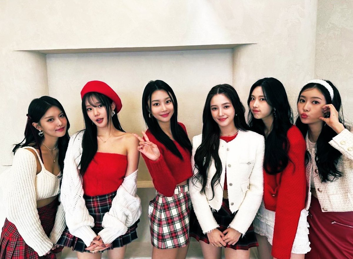 ahinspics's tweet photo. 7 years of you, 7 years of us, we love you girls. thanks. ❤️ https://t.co/14Tb7wAuCt