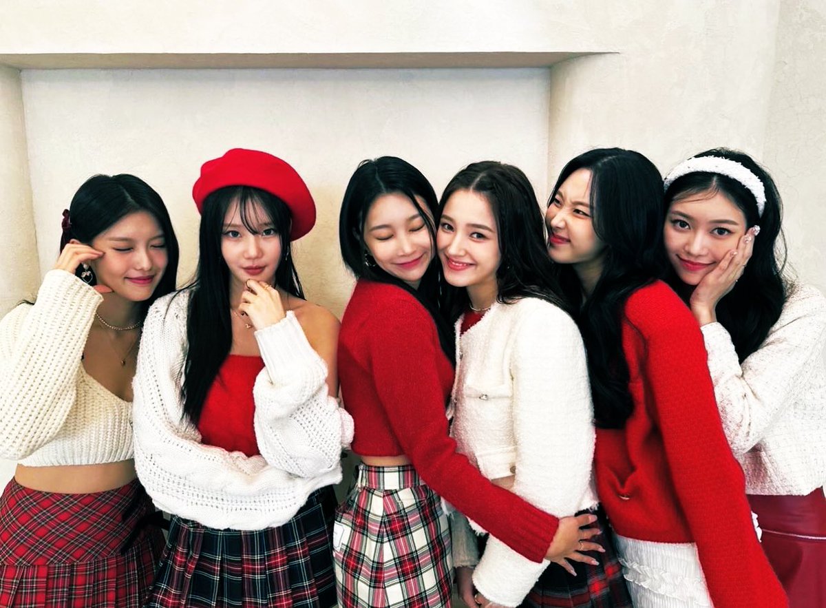 ahinspics's tweet photo. 7 years of you, 7 years of us, we love you girls. thanks. ❤️ https://t.co/14Tb7wAuCt