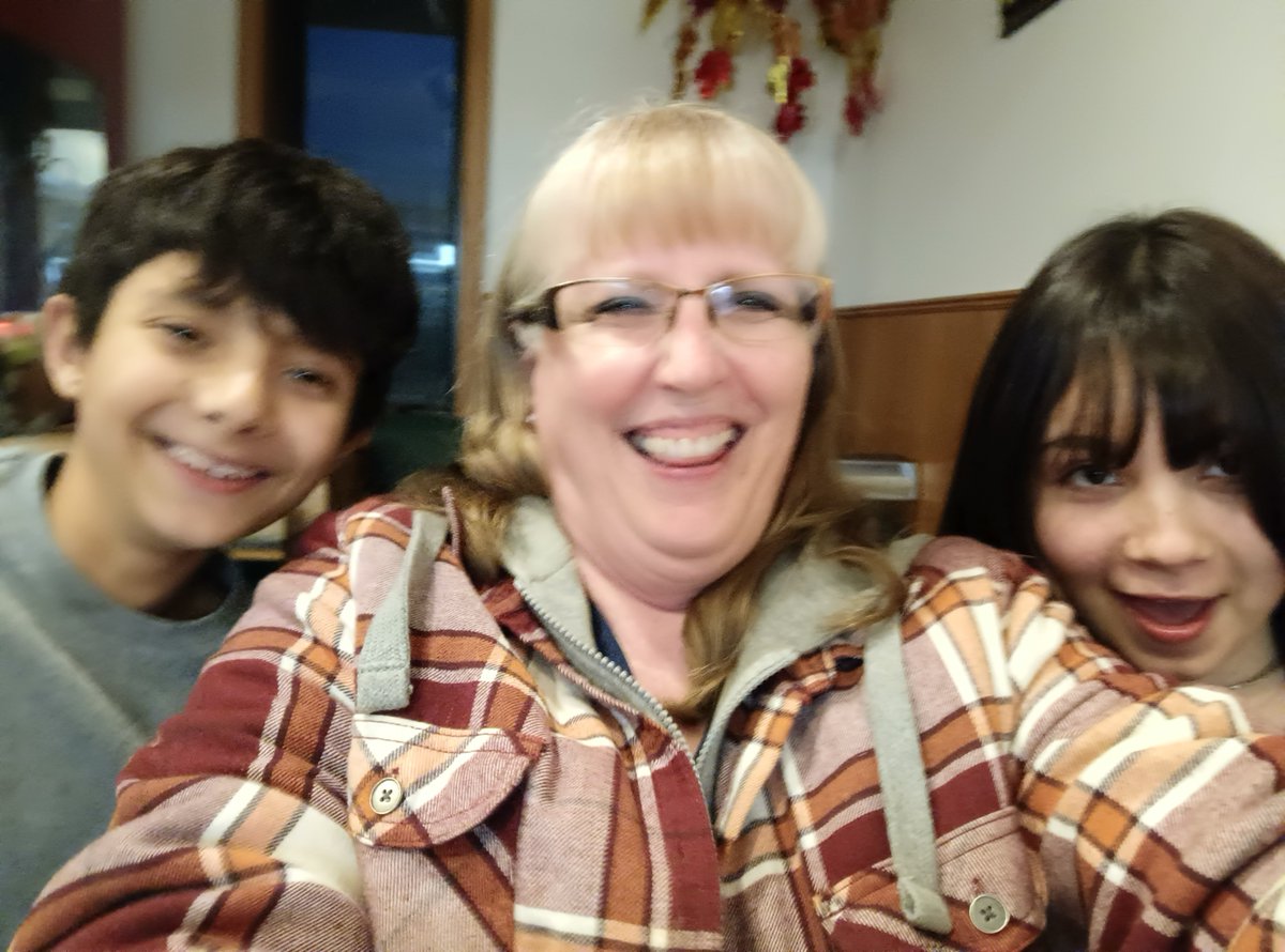 Savoring every slice at our go-to spot, Ten Pin Pizza. 🍕🍕