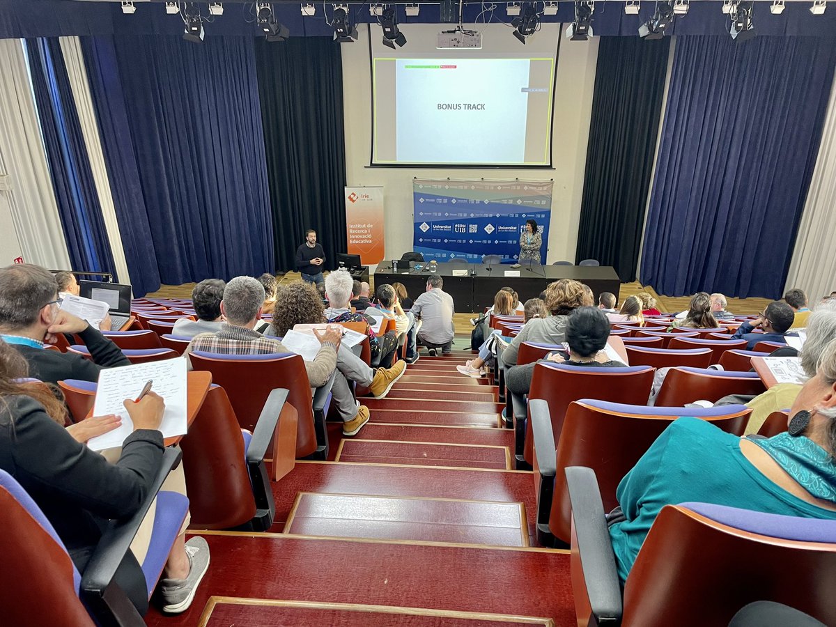 IRIEinstitut's tweet photo. “La tecnología tiene un gran potencial en educación, pero si se usa adecuadamente” Hector Ruíz a les Jornades #IRED23 @hruizmartin https://t.co/QvqeO3XZkJ