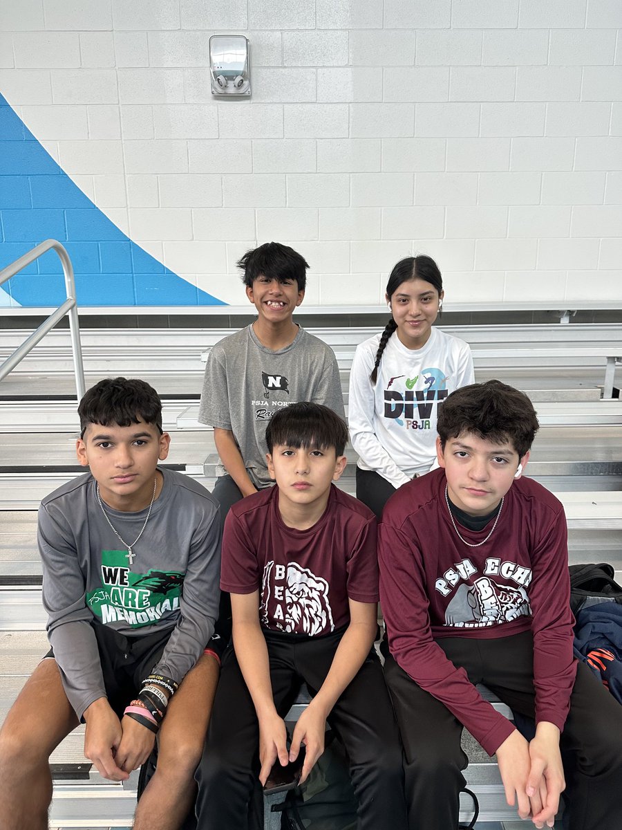 psjadiving's tweet photo. Ready to start the meet at HCISD Fall Splash Bash. #psjabears #psjanorth #psjamemorial #psjasw https://t.co/MoSTMLQ8K9