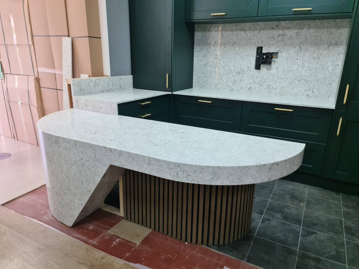 Stunning Fugen Quartz reception desk in Irini with mitred and double bevel edge details.

#worktops #quartzslabs #quartztops #fugenstone #fugenquartz