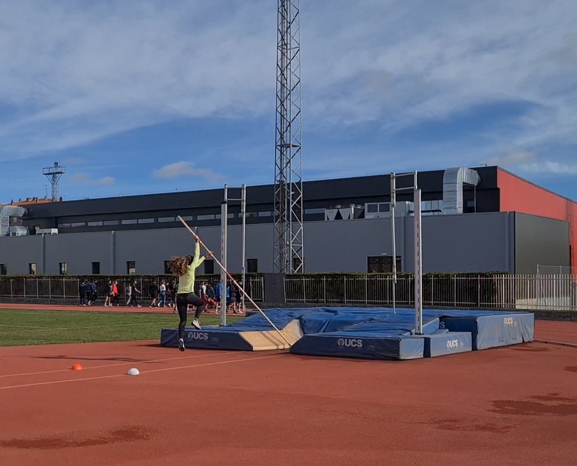 rubenmunozcoach's tweet photo. Primer día de técnica para la pertiguista sub20 Marta de Andres que se une esta temporada al grupo de entrenamiento en Ávila, finalista en varios Campeonatos de España🇪🇦 https://t.co/mpMdCZOHkx