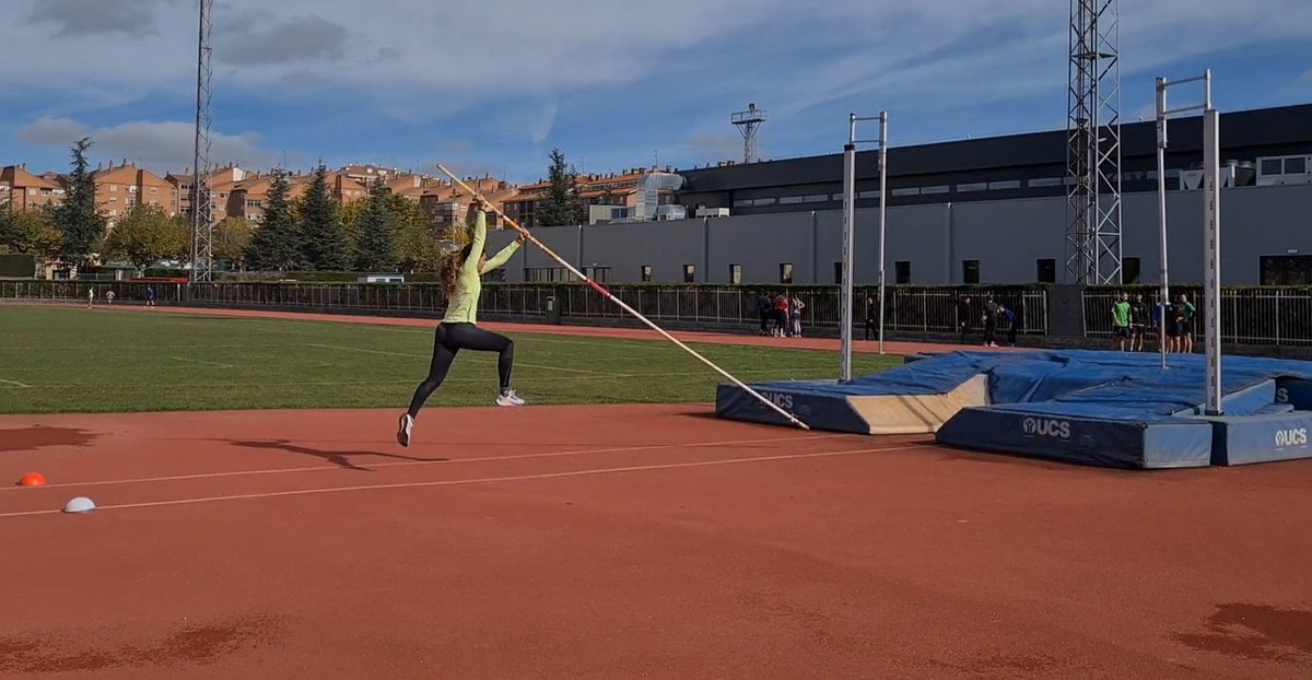 rubenmunozcoach's tweet photo. Primer día de técnica para la pertiguista sub20 Marta de Andres que se une esta temporada al grupo de entrenamiento en Ávila, finalista en varios Campeonatos de España🇪🇦 https://t.co/mpMdCZOHkx