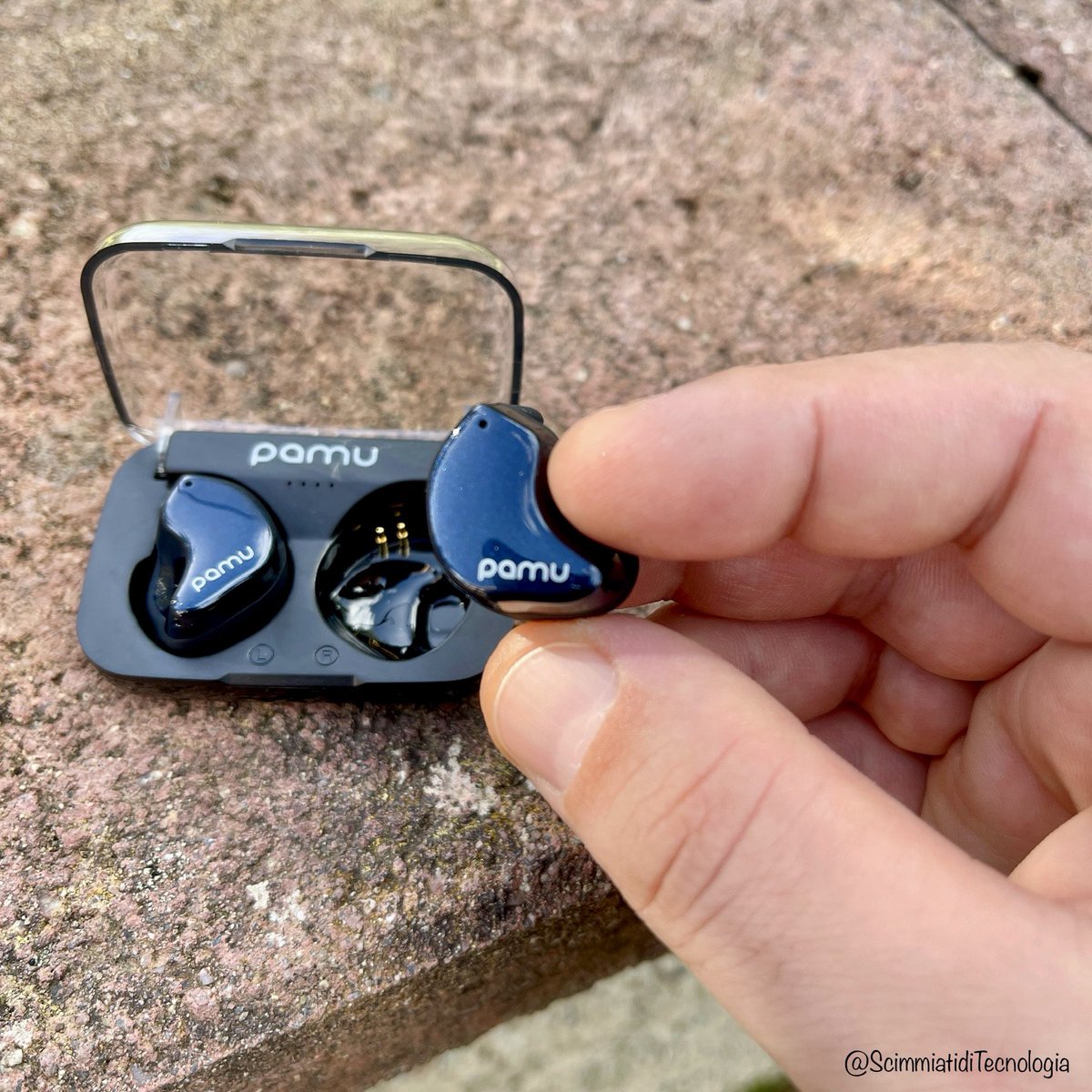 ScdTec's tweet image. Eh eh loro sono TANTA ROBA non giudicate dal loro aspetto estetico 🤙🏻 Presto la recensione sul canale in collaborazione con Padmate Tech 🤝 #staytuned
•
#pamu #padmate #pamufit #pamufitearbuds #earbuds #bluetooth #cuffie #youtubechannel #scimmiatiditecnologia #techreview