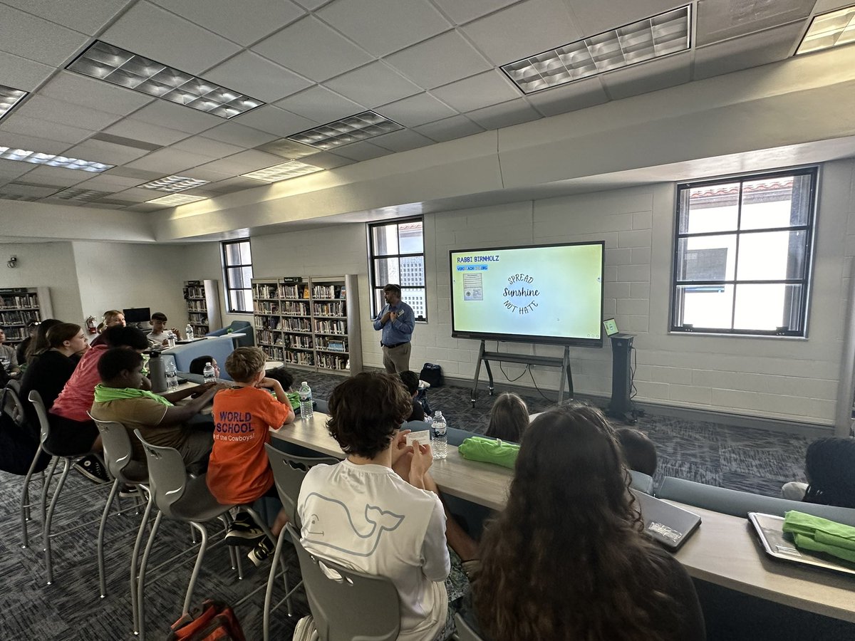 MySDIRC_SUP's tweet image. Thank you to Rabbi Birnholz and guests for speaking to our Superintendent’s Student Advisory Council about spreading kindness and ways to stand up against hate.  Students are currently planning and implementing kindness projects on each of their campuses.