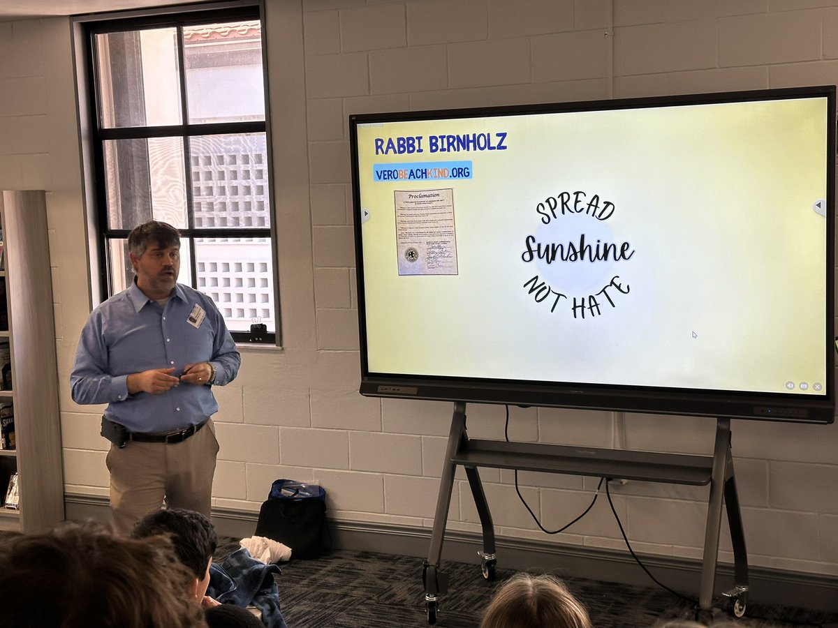 MySDIRC_SUP's tweet image. Thank you to Rabbi Birnholz and guests for speaking to our Superintendent’s Student Advisory Council about spreading kindness and ways to stand up against hate.  Students are currently planning and implementing kindness projects on each of their campuses.