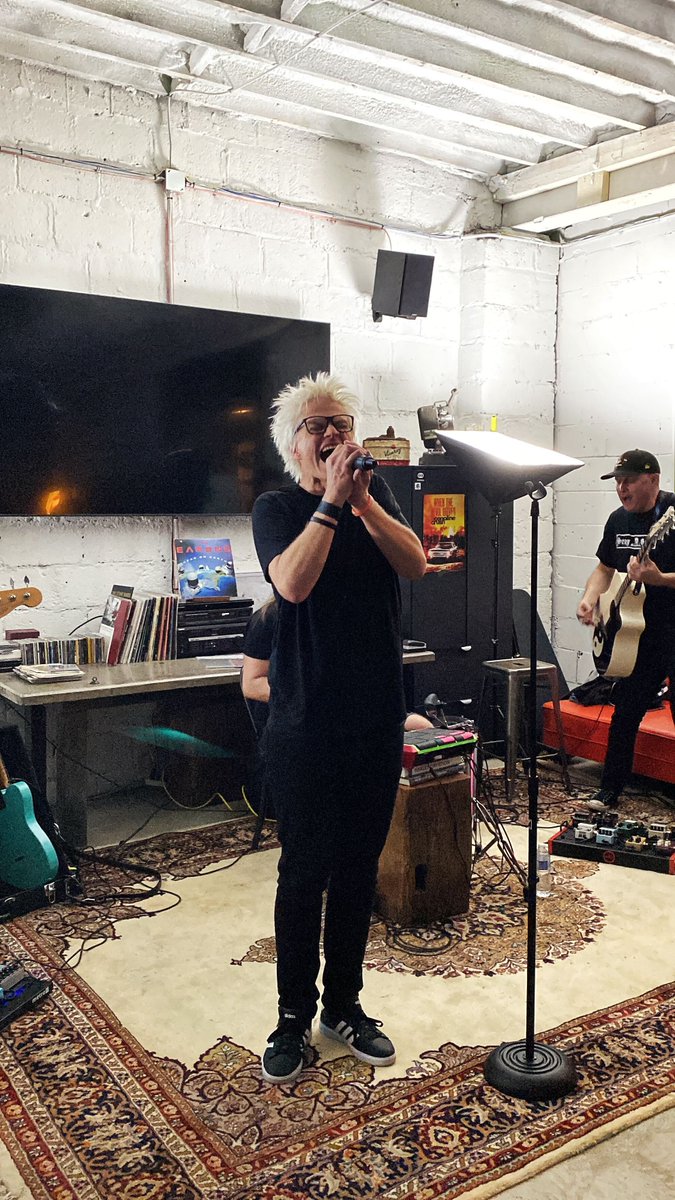 eekprod's tweet image. Only a few nights ago @CrushEconoline held an exclusive Q&amp;amp;A and unplugged set for some lucky people at @fsmotorcycle

Catch Econoline Crush LIVE tonight, November 9 at @LeesPalaceTO

🎟️ Grab your tickets here: ow.ly/Sxr450Q60lo