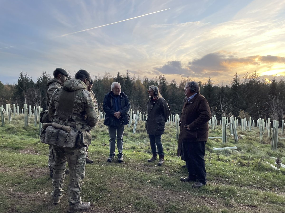 3 RIFLES were visited by members of the Worshipful Company of Barbers, who met with Ukrainian partner forces practicing defensive manoeuvres whilst on exercise. #swiftandbold