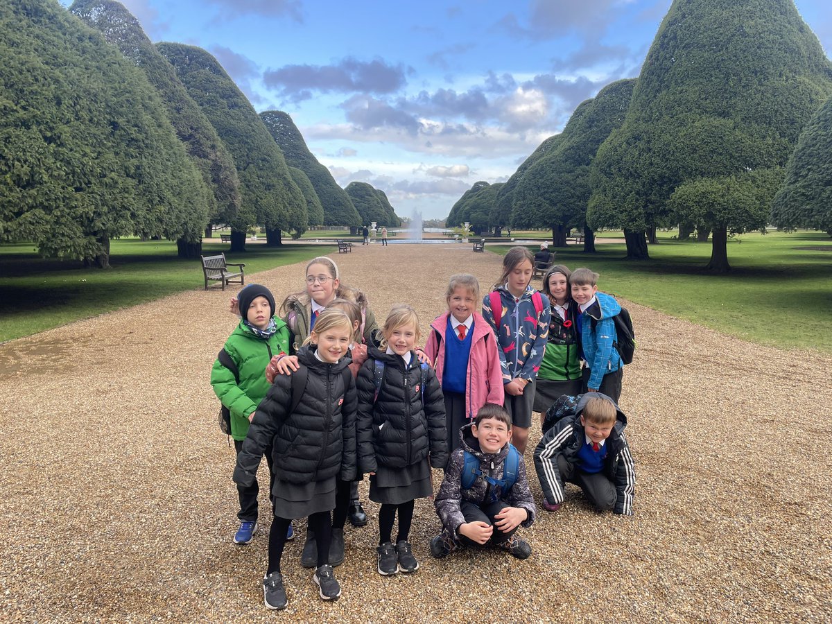 Exploring the palace and the amazing grounds!