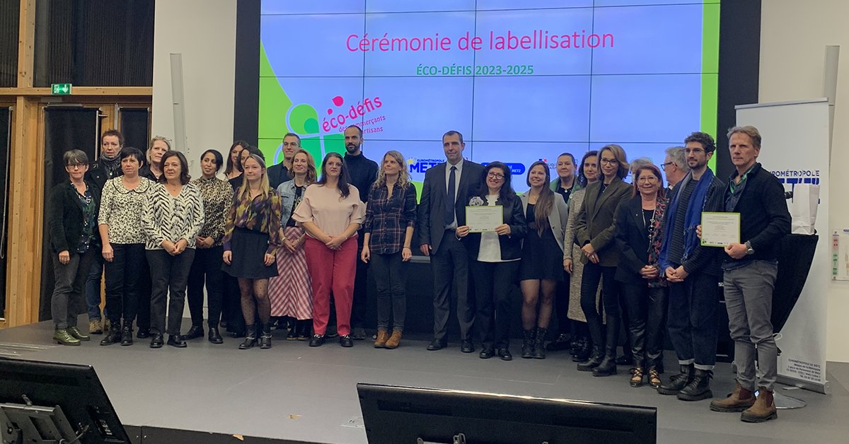Hier soir, 38 nouveaux labels #écodéfis 2023 ont été décernés par la #CCI de la Moselle, la #cma57 et l'<a href="/EuroMetroMetz/">Eurométropole de Metz</a> à des artisans et commerçants locaux. Cette récompense vient saluer leur #engagement en faveur de l'#environnement à travers la réalisation de défis.
