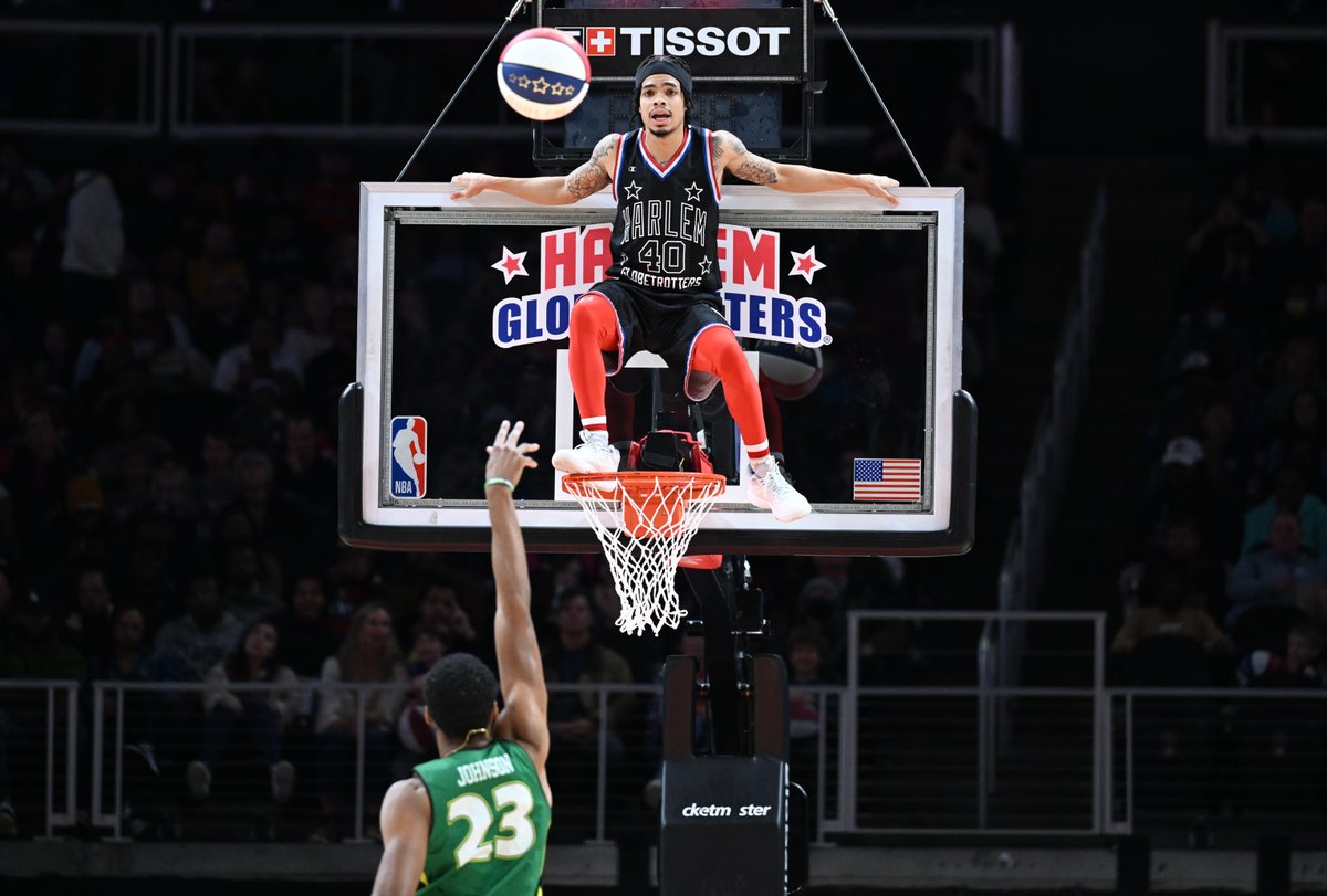 VAZstp's tweet photo. DIE HARLEM GLOBETROTTERS KOMMEN!
Großes Basketballfest samt Spielen der win2day Basketball Superliga: #SKN St. Pölten Basketball vs BK IMMOunited Dukes und anschl. SKN Basketball Frauen
Infos: https://t.co/M944ceHJbX
Fotocredit: HG #harlemglobetrotters https://t.co/SBbcqgGUVo