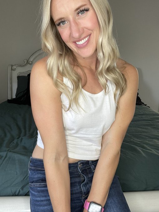 Happy Thursday baby! 🥰😍 https://t.co/7UVLMY794J