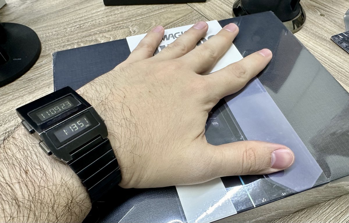 choi's tweet image. Por fin llegó la @Acemagic_MiniPC ! De entrada sorprendido con la buena presentación de la caja considerando el costo. Mano para escala 🐒. -