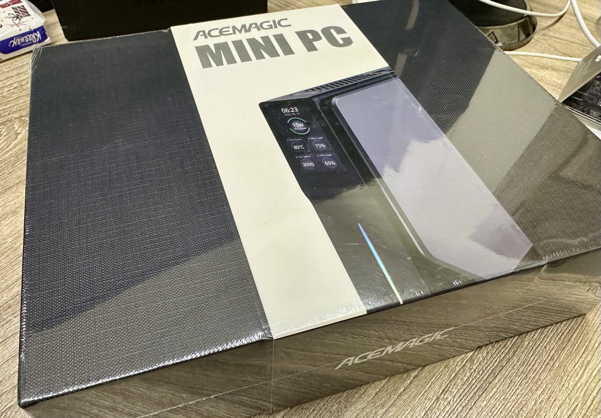 choi's tweet image. Por fin llegó la @Acemagic_MiniPC ! De entrada sorprendido con la buena presentación de la caja considerando el costo. Mano para escala 🐒. -