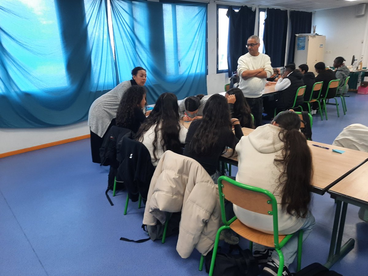 Journée "Non au Harcèlement "
Belle séance de travail avec l'association "Oppelia Rivages". Nos 4èmes ont pu s'exprimer librement sur cette thématique.