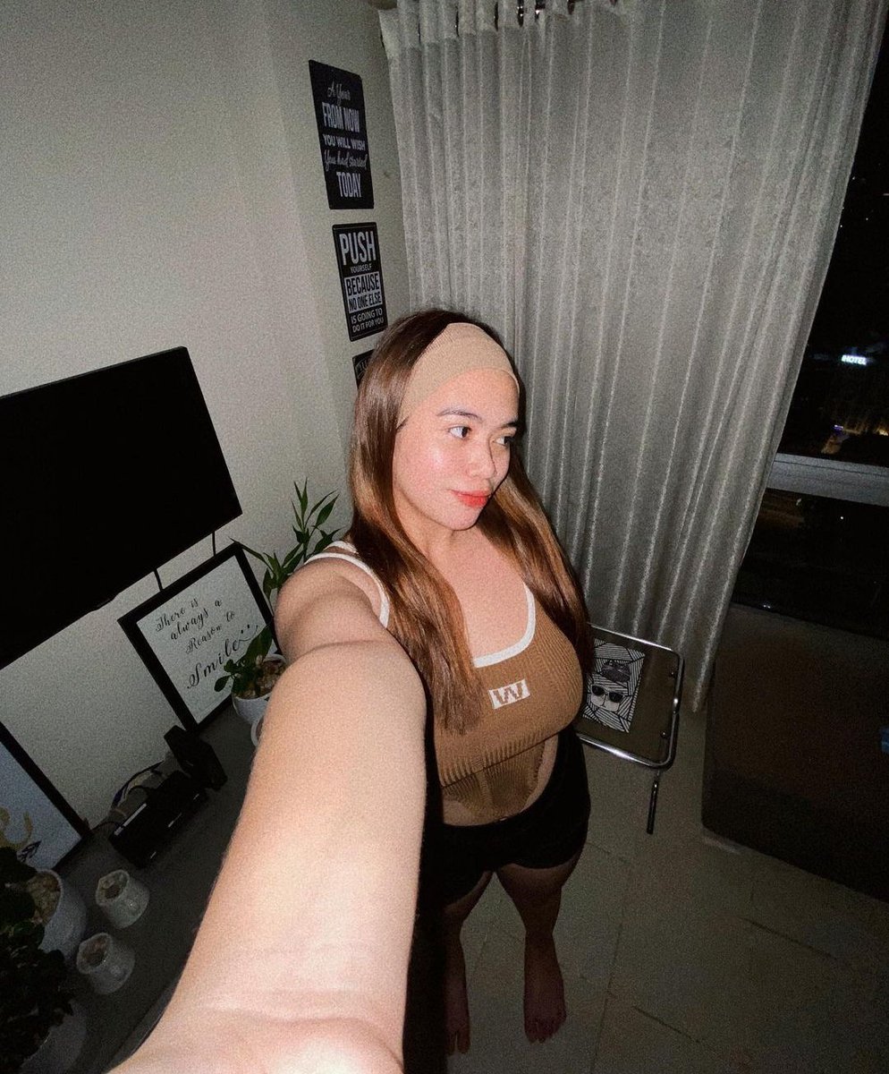 Azahraziska tweet media