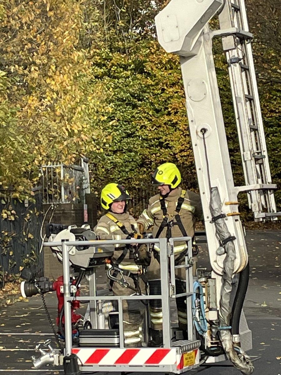 Congratulations to TFF Harrison on successfully completing his final assessment 😊 Kieron’s hard work and dedication has paid off! Crews incorporated it’s Hydraulic Platform as part of the final drill #opsexcellence #competentFF