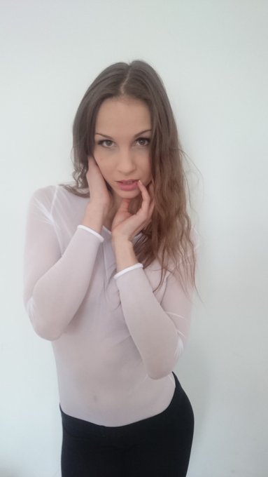 ENDLICH Wochenende 🥳 Hol dir zur Feier des Tages bis Sonntag -30% auf mein Abo ➡️https://t.co/1YnU8wNEpb<a href="/tag/mvsales"class="tags"><span>#mvsales</span></a>