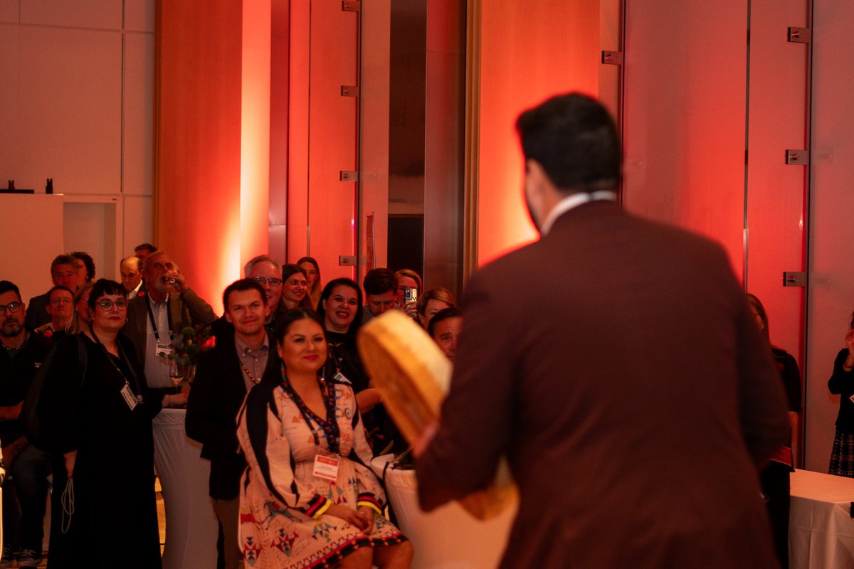 #IndigenerTourismus ist auf dem Vormarsch! Von Musik und Tanz bis hin zu Essen und Geschichten – der gestrige Abend bot einen fantastischen Einblick in das einzigartige Erlebnis, das indigene Reiseziele in Kanada bieten. 
Besuchen Sie das #OriginalOriginal!