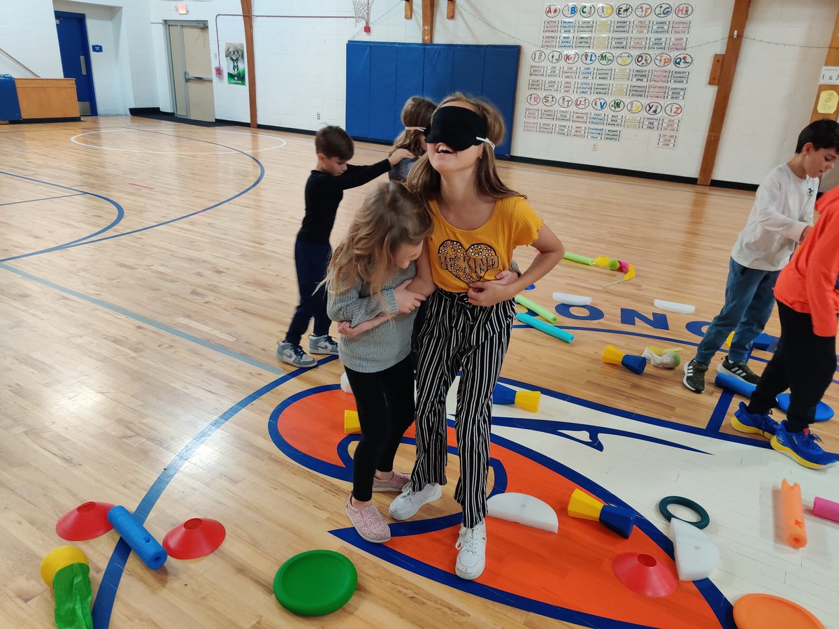 chrisgrayDB's tweet photo. It takes a lot of communication to avoid obstacles!  Great team work! # DBEagles https://t.co/0wsTOMR7Om