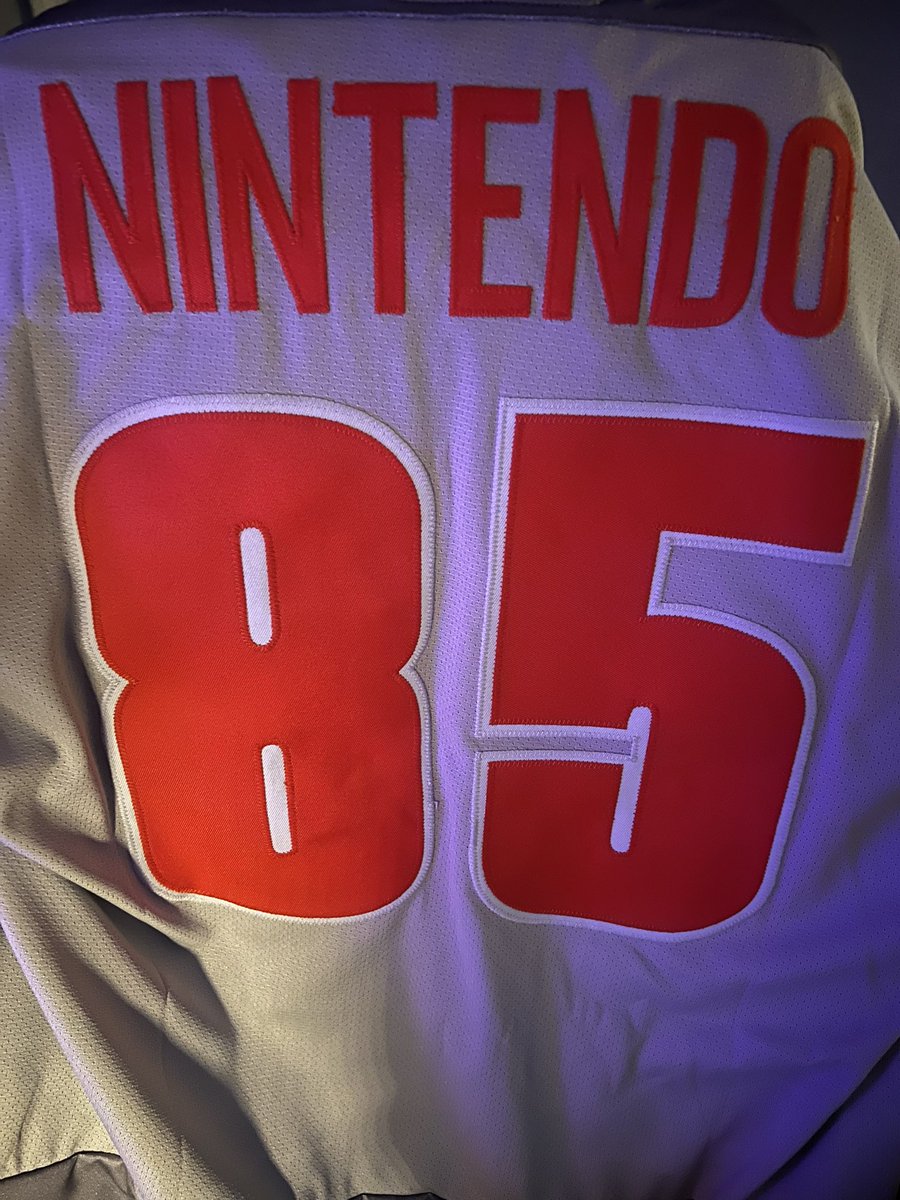 McAdoo09's tweet photo. @GeekyJerseys never had any issues buying sweaters from you guys until this one and even though it took over a year to arrive it looks great. https://t.co/pSqTcUimN1