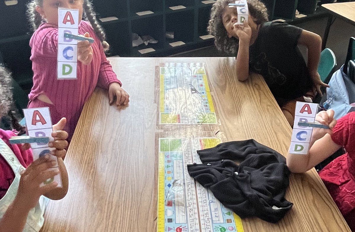 Ms. Walden’s kindergarten class using pinch cards to take the progress monitoring tool. <a href="/HCPSElemScience/">HCPSElemScience</a>  <a href="/WeAreHAEST/">HAEST</a> <a href="/HcpsYates/">Yates Elementary School</a>  <a href="/HCPS_STEM/">@HCPS_STEM</a> <a href="/HillsboroughSch/">Hillsborough Schools</a>