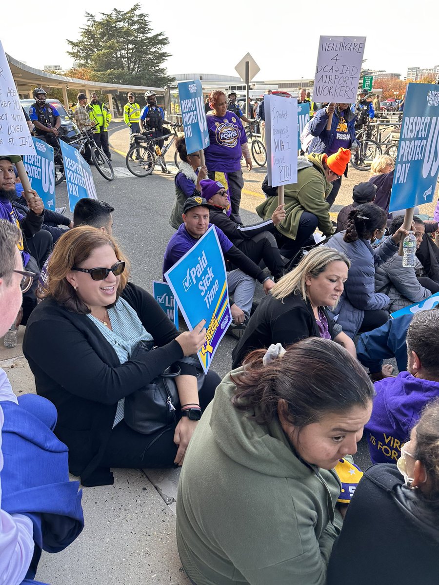 32BJSEIU's tweet photo. @delegatetorian
@stella_pekarsky and
@hollyseiboldva won their elections on Tuesday, and today they are blocking traffic with @32BJSEIU @reagan_airport to support the fight for healthcare &amp; sickleave. MWAA &amp; US Congress, airport workers can’t wait. #healthcareNOW #sickleaveNOW https://t.co/LcA886XlRS