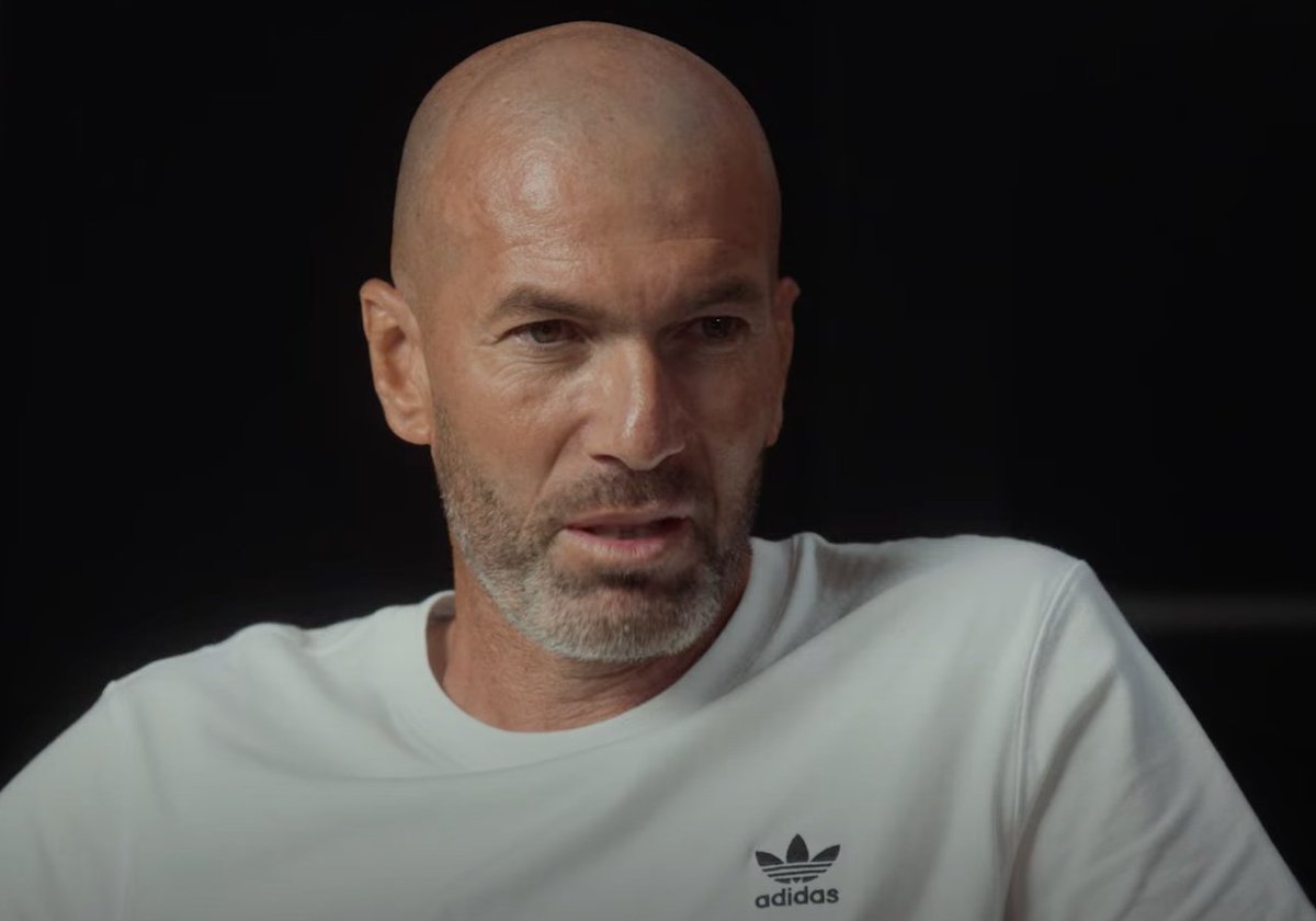 BarcaUniversal's tweet photo. Zidane to Messi: "I saw things before the other players, I was 1 second ahead of the rest... But you were 3 seconds ahead of the rest."

Messi: *smiles* https://t.co/LPU7H9DE1d